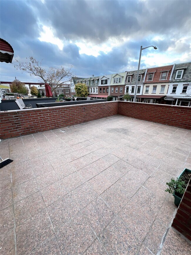 Building Photo - 21-31-31 24th St