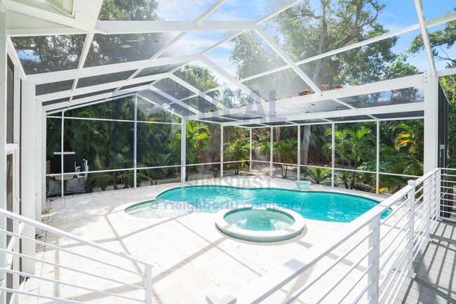 Building Photo - Stunning 4/2 on Siesta Key!