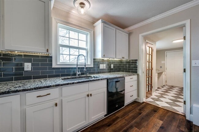 Building Photo - Colorado Street