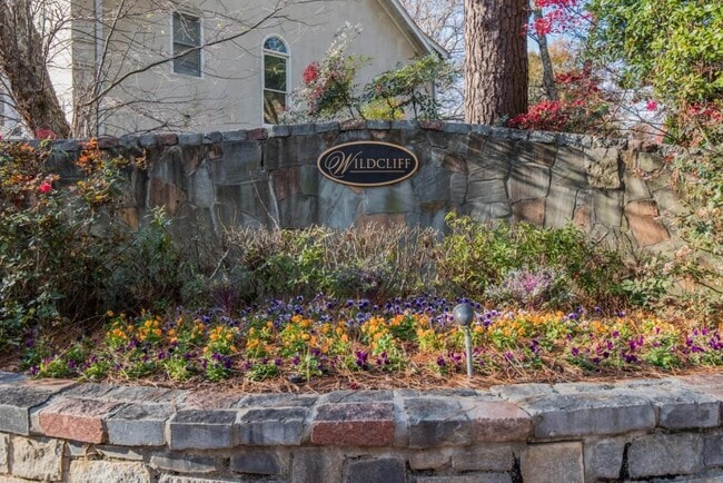 Building Photo - 1231 Wildcliff Cir