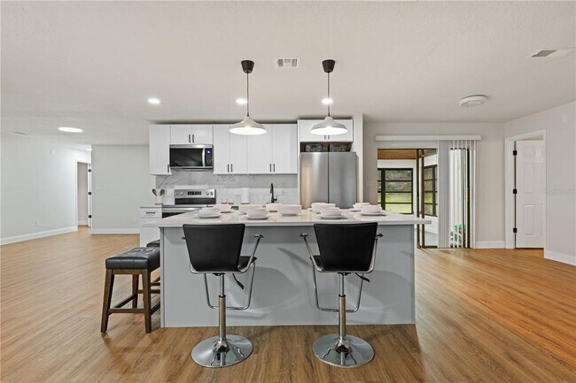 Building Photo - 3253 Oak Point Cir