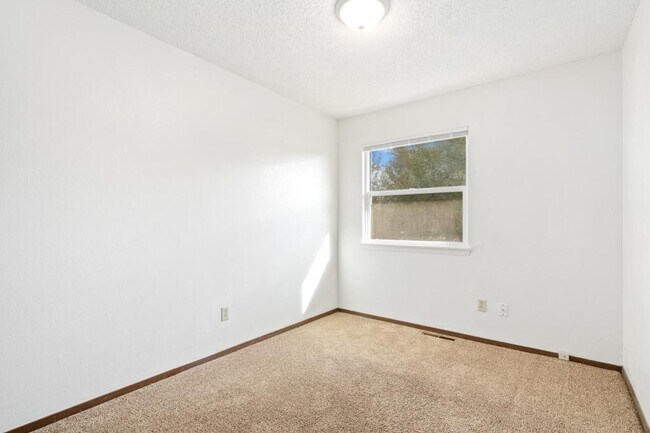 Building Photo - 902 Hersinger Pl