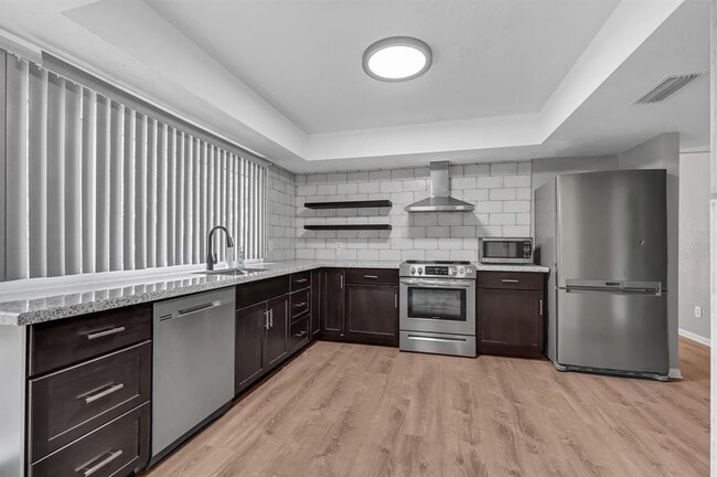 Building Photo - 2239 Fairgreen Dr