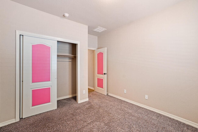 Building Photo - 852 Lemington St
