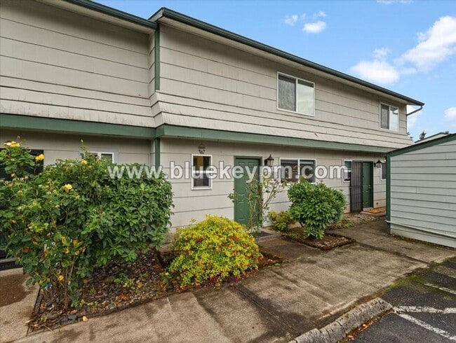 Building Photo - 3 Bed, 1.5 Bath Townhome in Hazel Dell Near Salmon Creek Regional Park