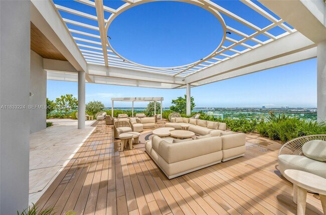 Building Photo - 580 72nd St