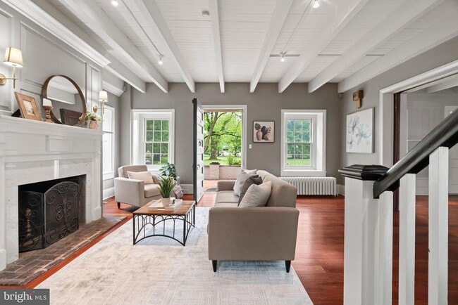 Building Photo - 209 N Bellevue Ave