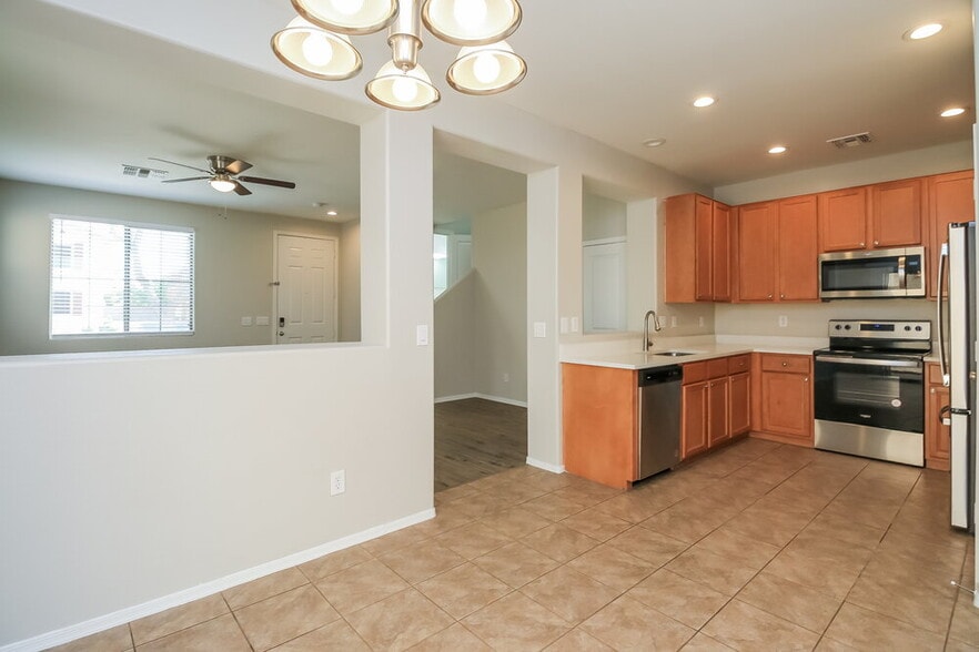 Building Photo - 3884 E Santa Fe Ln