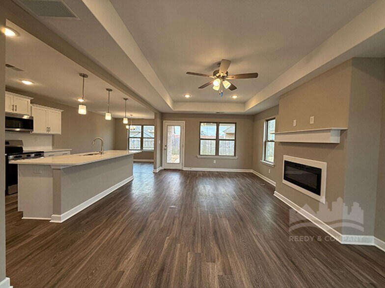 Building Photo - 581 Tucker View Dr