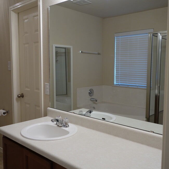 Building Photo - 3 BEDROOM / 2 BATH HOME IN KYLIE - BROOKSI...