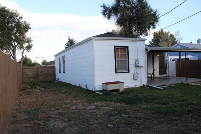 Building Photo - Charming 3 BR/1 BA  Home located In Villa ...