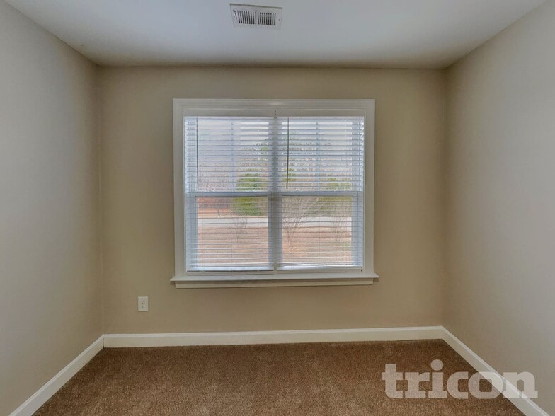 Building Photo - 69 Diamond Creek Dr