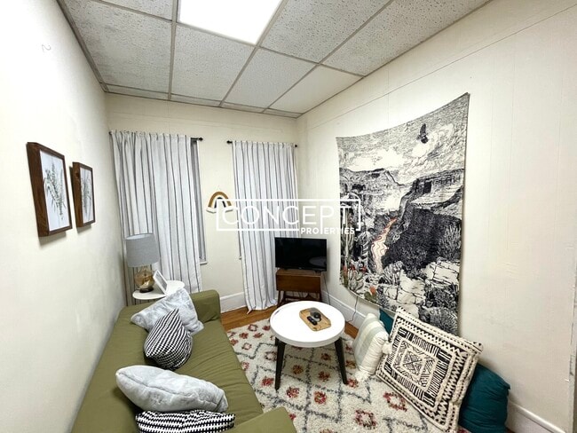 Building Photo - 17 Aberdeen St