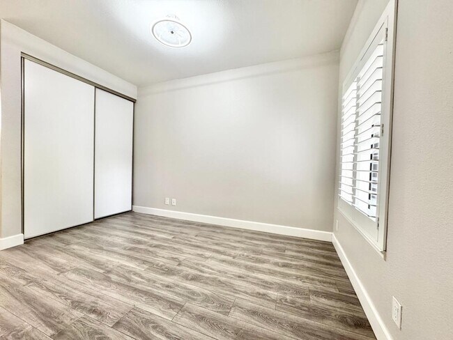 Building Photo - 1856 Tradan Dr