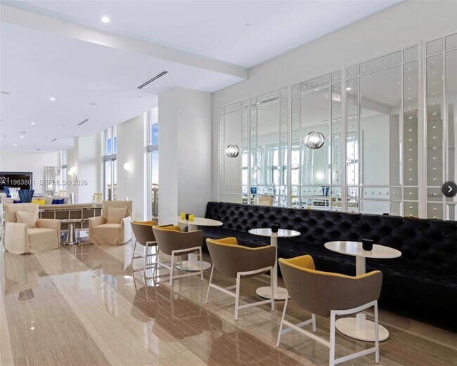 Building Photo - 2000 Metropica Wy