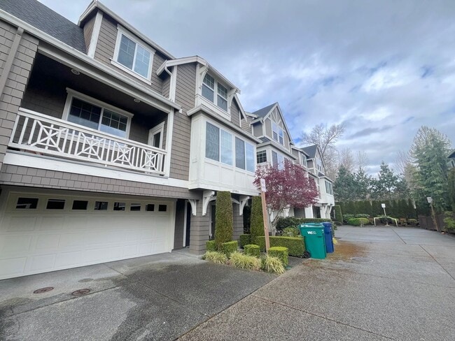 Building Photo - Spacious 4-Bedroom/3.5-Bathroom Townhome i...