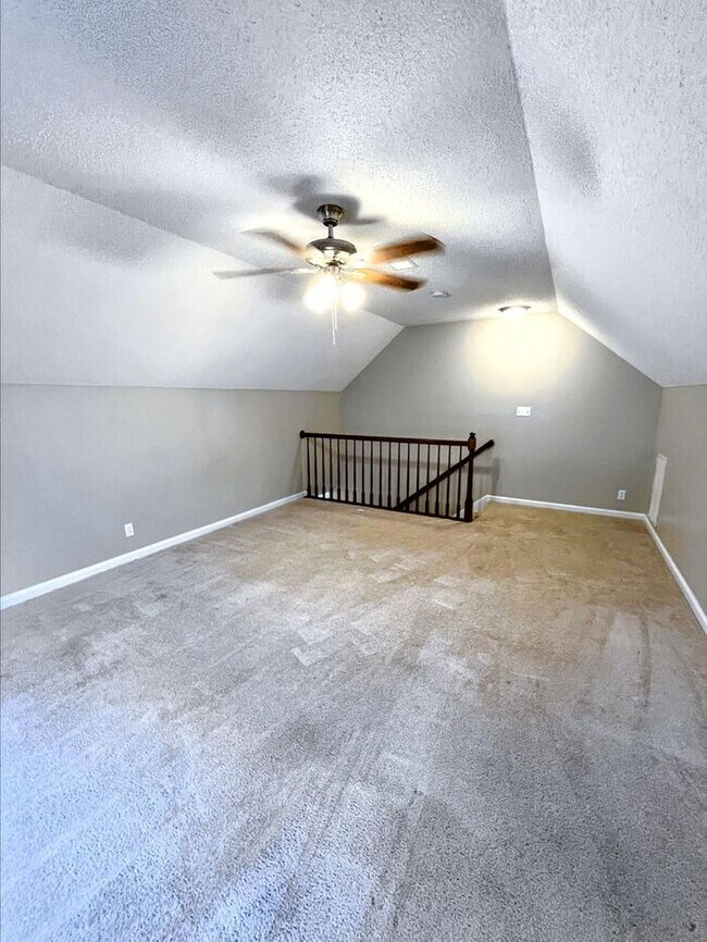 Building Photo - Spacious 3-Bedroom Home with Deck, Firepla...