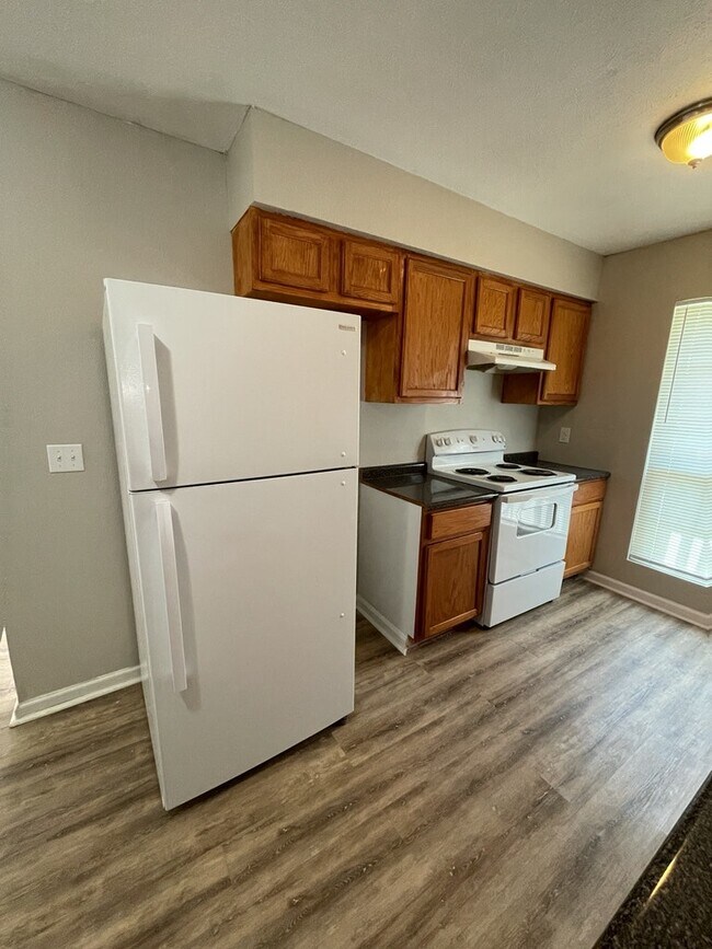 Building Photo - 2118 Thousand Oaks Dr