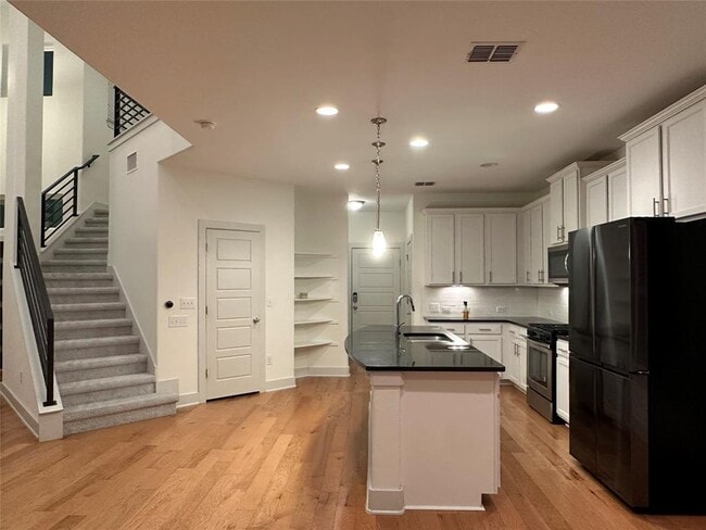 Building Photo - 7301 Oberon St