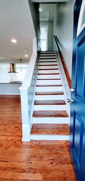 Front entrance - 4223 Gault Pl NE