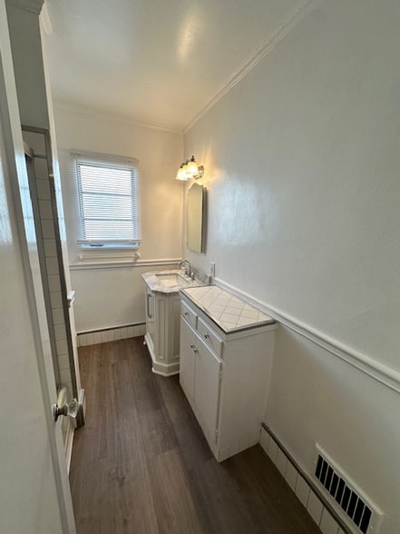 Building Photo - 124 Sweetzer Ave