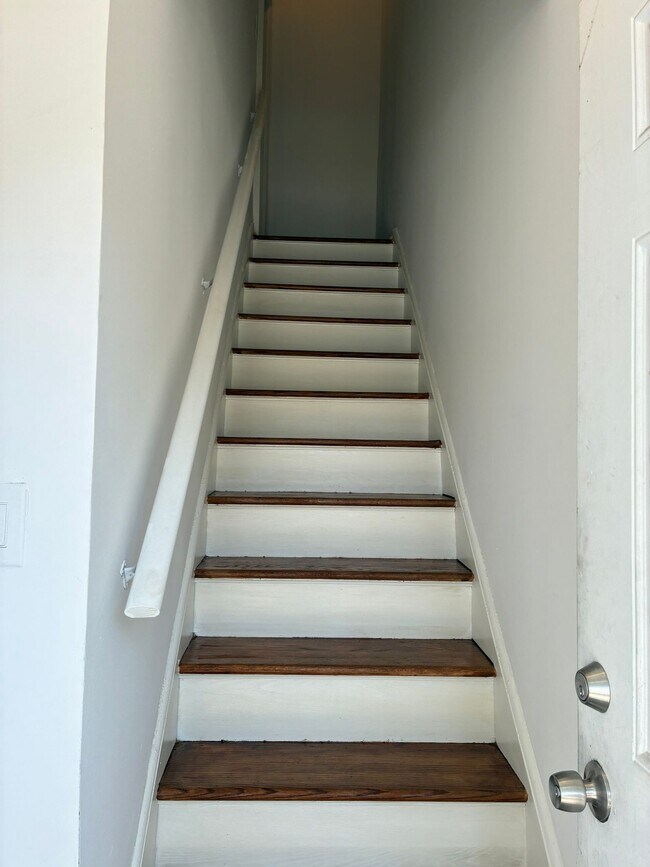 Building Photo - 504 Arsan Ave