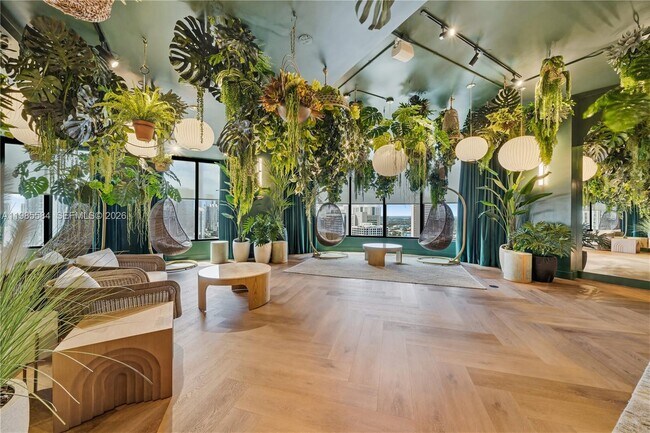 Building Photo - 121 NE 5th St