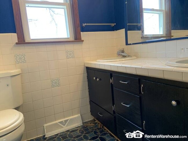 Building Photo - Beautifully Remodeled SFH in Plato Availab...