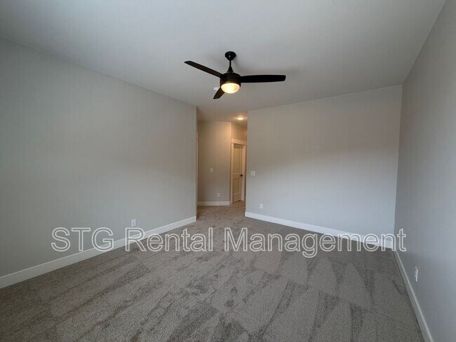 Building Photo - 577 E Hemsworth Ln
