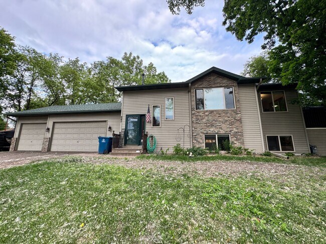 Primary Photo - Walk To The Lake! **Rent Special**