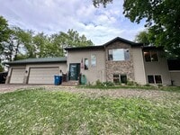 Building Photo - Walk To The Lake! **Rent Special**