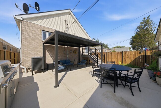 Building Photo - 4623 S Kilpatrick Ave