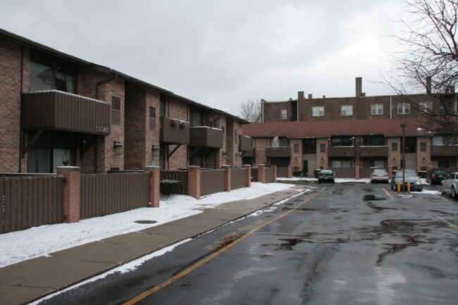 Building Photo - 11015 Lake Ave