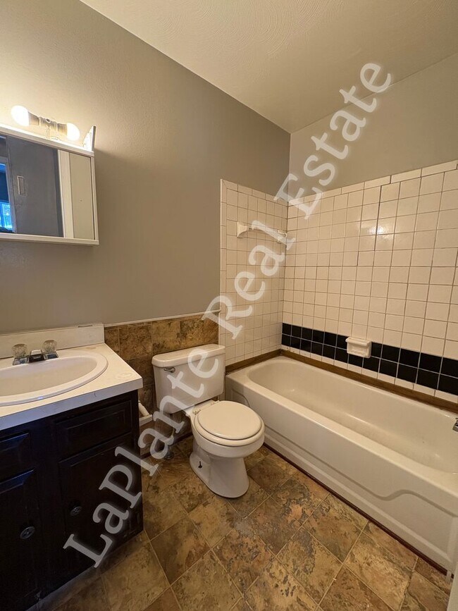 Building Photo - 1622 Milburn Ave