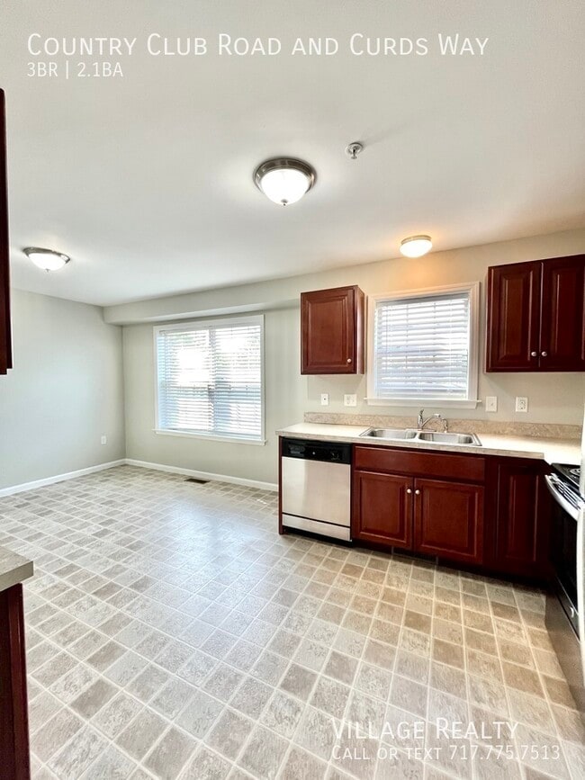 Building Photo - 703 Country Club Rd