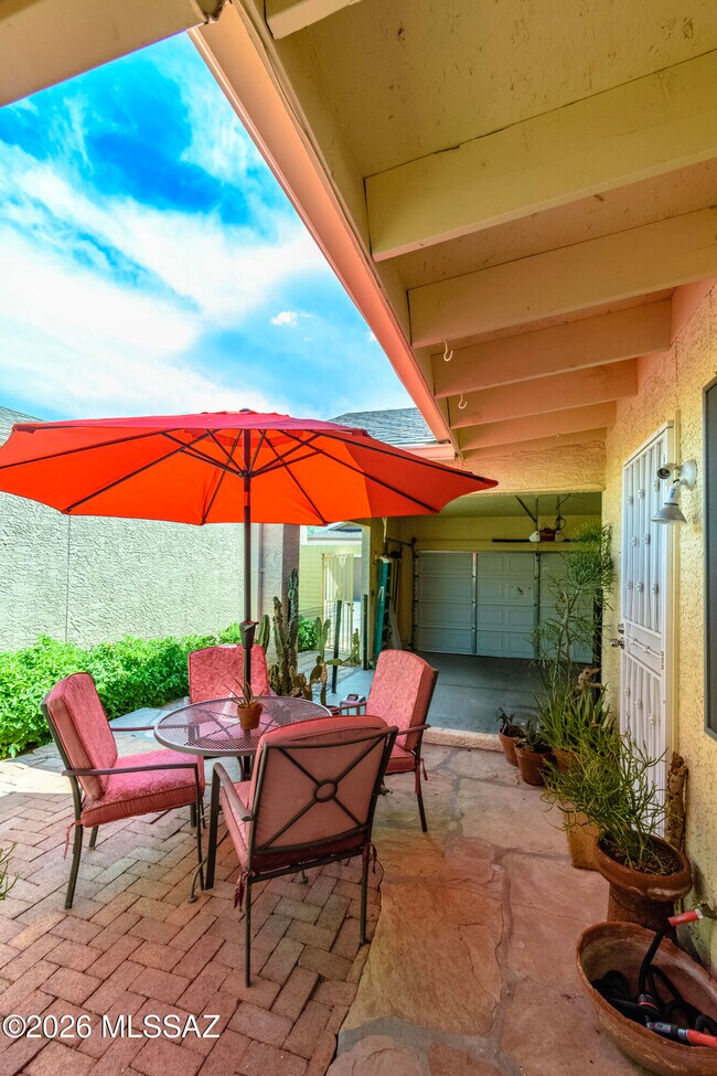 Building Photo - 2549 N Palo Santo Dr