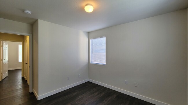 Building Photo - 9444 Grandview Spring Ave
