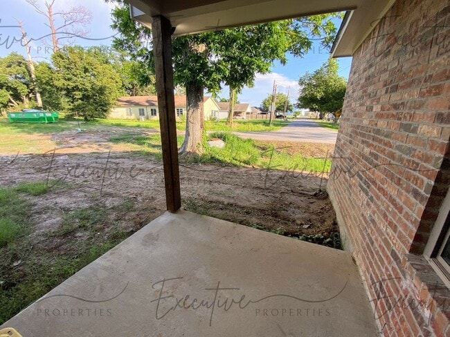 Building Photo - South LC - 3BR/2BA with Carport & Custom Features