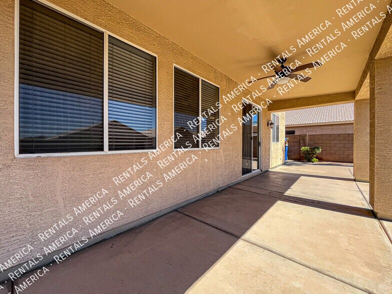 Building Photo - 9765 E Knowles Ave