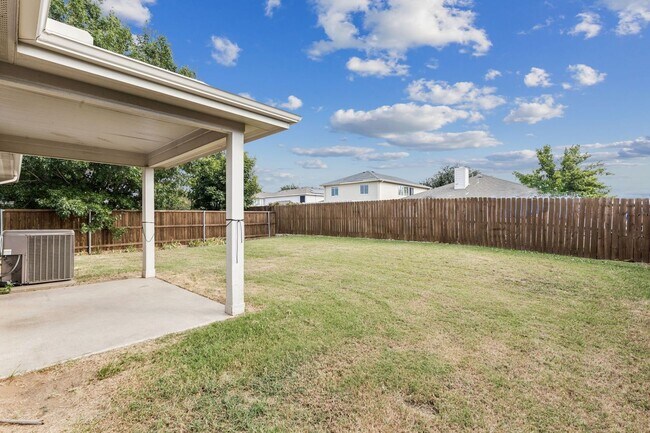 Building Photo - Desirable Cross Oak Ranch