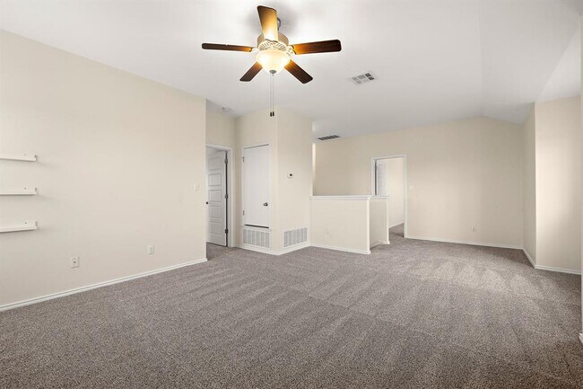 Building Photo - 713 Carillion Dr