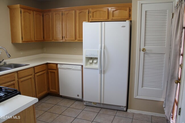Building Photo - 6832 Canyon View Ln