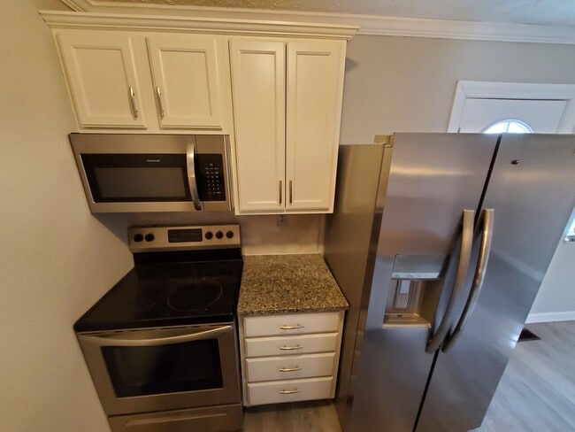 Building Photo - 3 Bed 2 Bath Condo