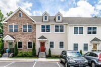 Building Photo - Exceptional and Spacous Townhouse!