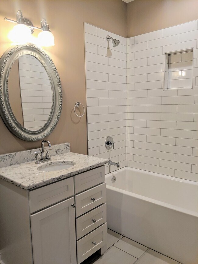 Building Photo - Luxurious Cheshire Village Town-home!
