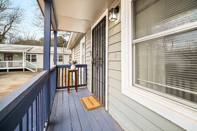 Building Photo - 866 United Ave SE