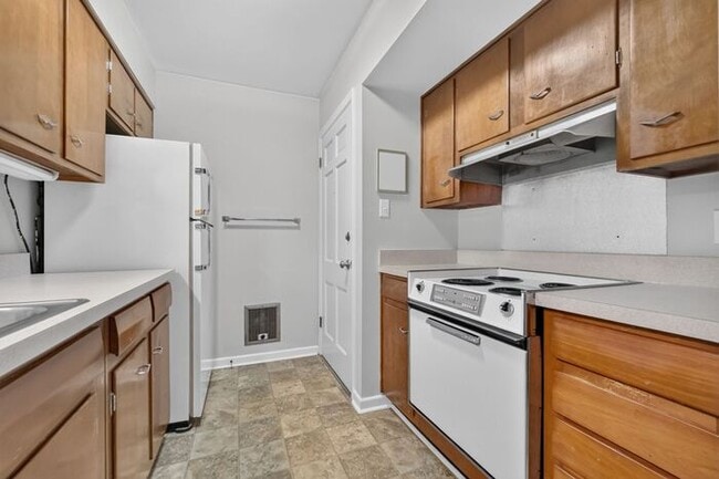 Building Photo - 5801 W 25th St