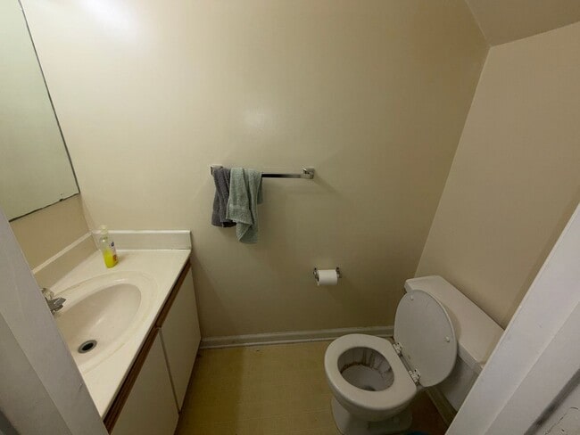 Building Photo - Spacious 4BR Townhome in Pheasant Run – Minutes to Virginia Tech