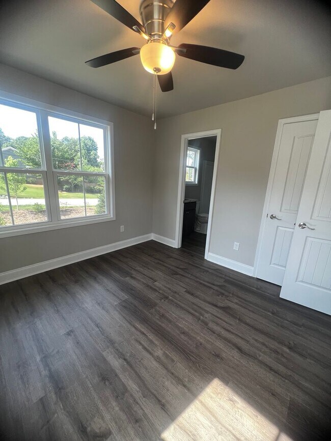 Building Photo - 206 Samson Trl