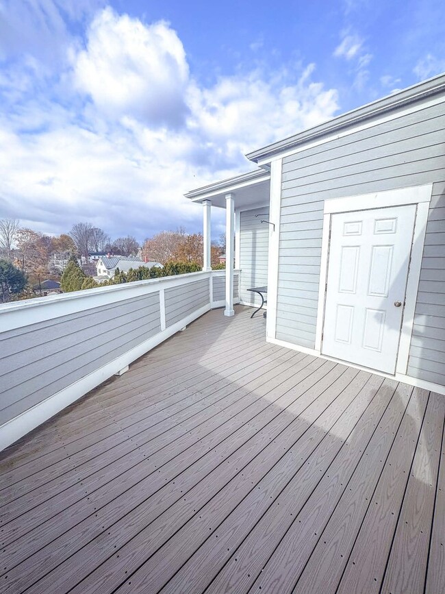 Building Photo - Luxury long term rental in the Heart of Brunswick